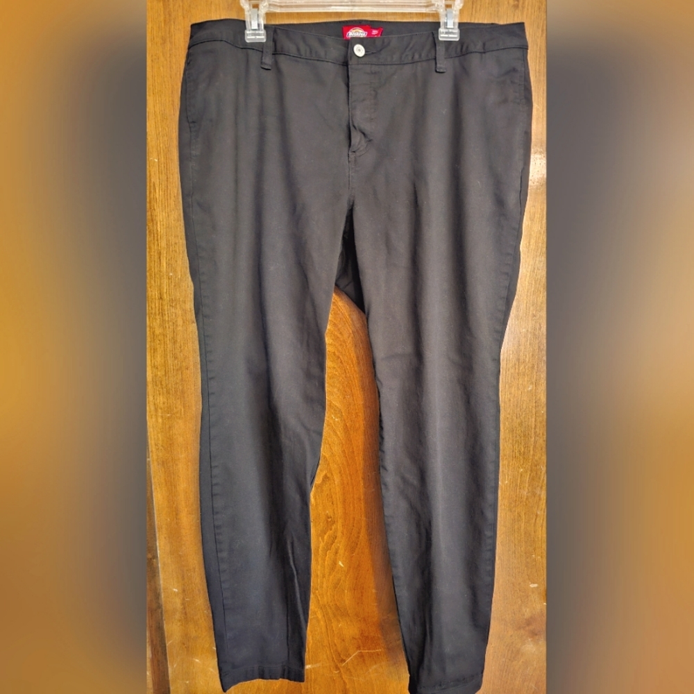Dickies' Women's Slim Fit Straight Leg Pants, size 18